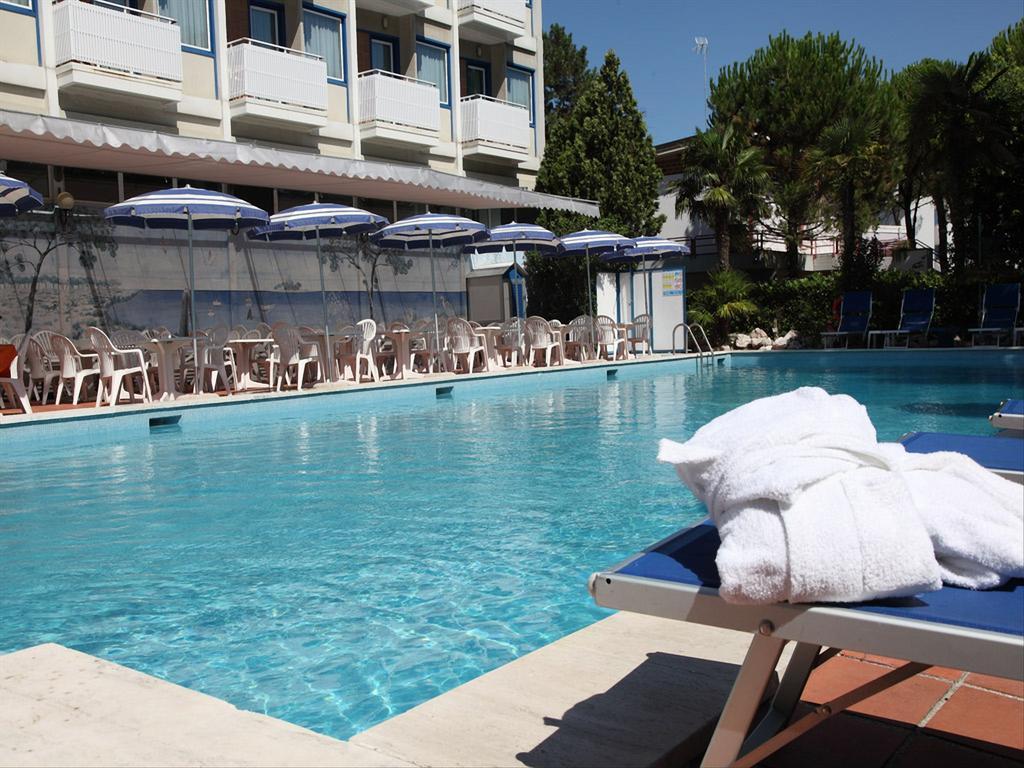 Hotel Medusa Splendid Lignano Sabbiadoro Exterior foto